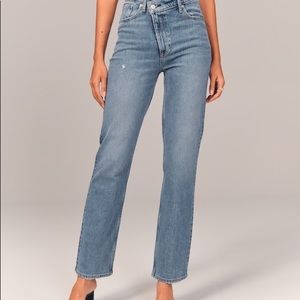 Abercrombie Ultra High Rise 90s Straight Jean
